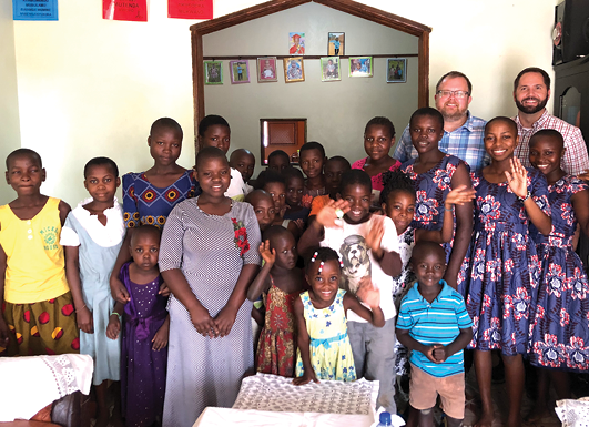 Visiting missionaries Gurath and Bernthal with children cared is a testament to the grace abandoned on the streets of
for by Pastor and Mrs Mugeni.